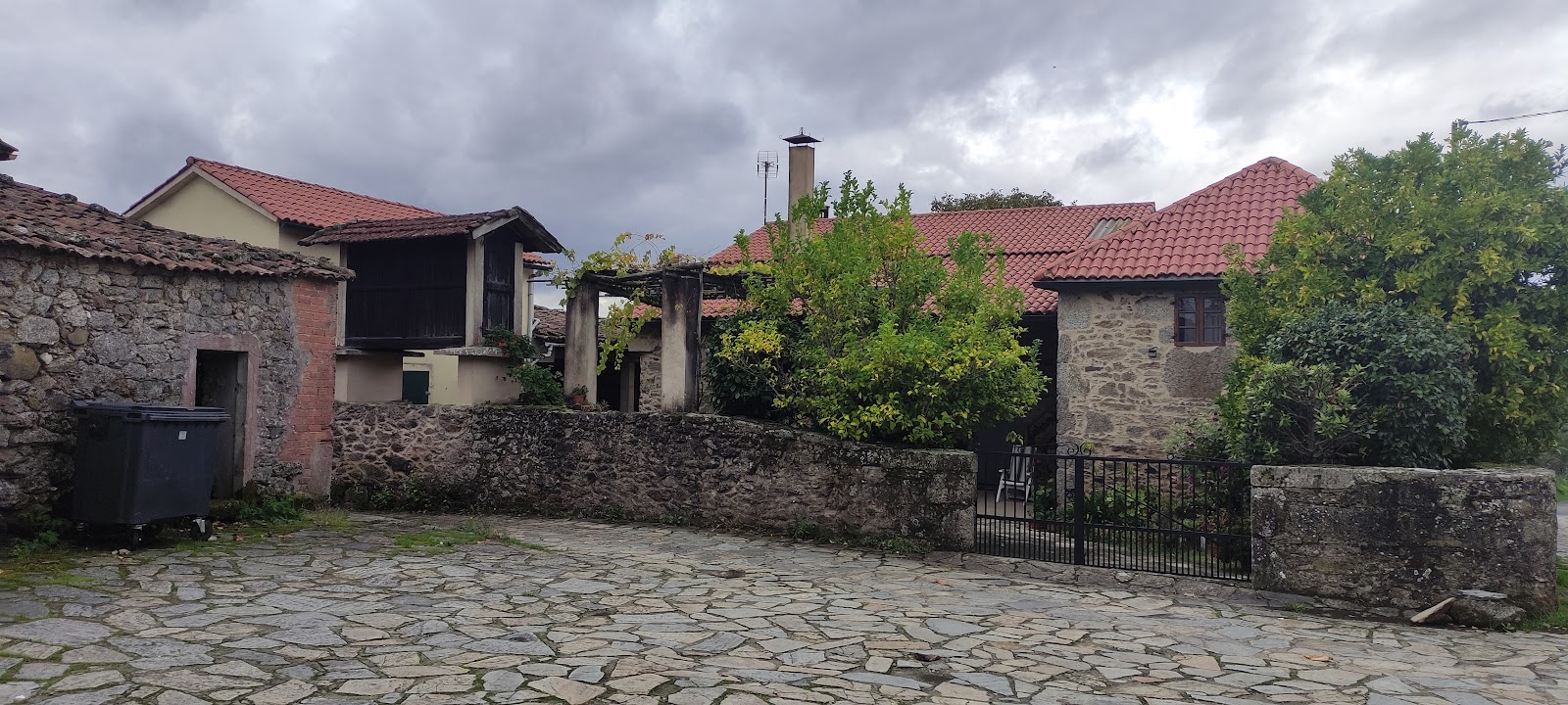 Albergue Fuente Saleta photo 8, albergue accommodation in Boente on the Camino Frances
