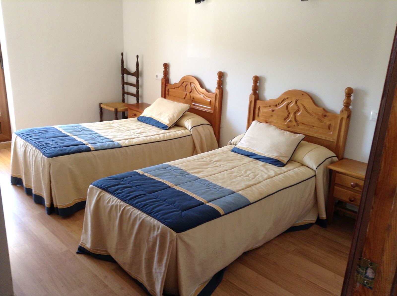 El Delfin Verde Hostal Restaurante photo 2, pension accommodation in Puente Villarente on the Camino Frances