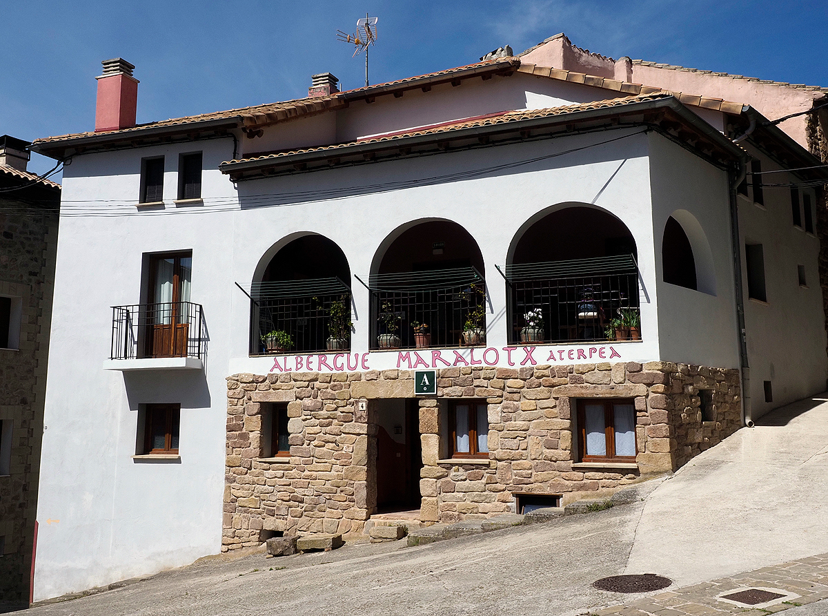 Albergue Cirauqui Casa Maralotx, albergue accommodation in Cirauqui on the Camino Frances