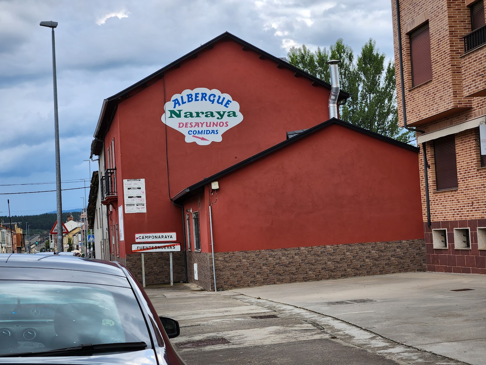 Albergue Naraya, albergue accommodation in Camponaraya on the Camino Frances