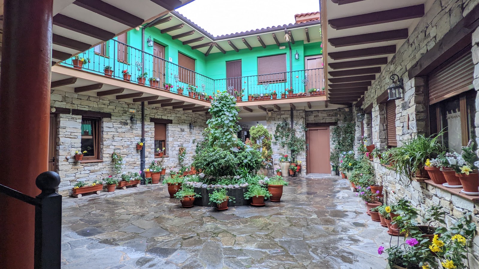 Albergue El Caminante, albergue accommodation in Santa Catalina de Somoza on the Camino Frances
