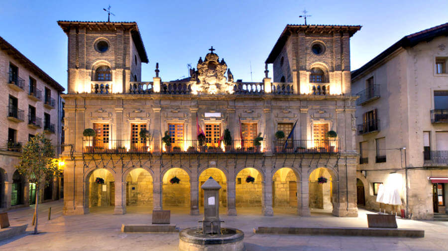 Pensión San Pedro, offering accommodation in shared or private rooms, all en-suite., pension accommodation in Viana on the Camino Frances