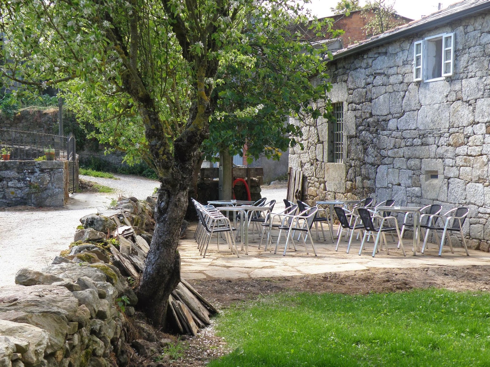 Km 100 Casa do Rego, albergue accommodation in A Pena on the Camino Frances