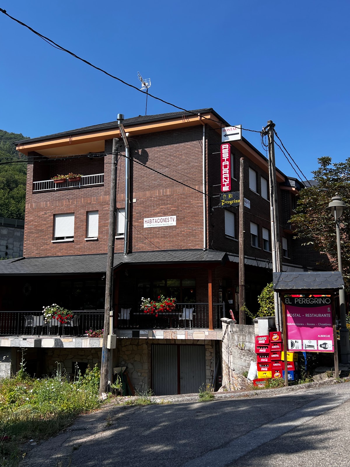 Bar-Restaurante Hostal El Peregrino, pension accommodation in La Portela de Valcarce on the Camino Frances