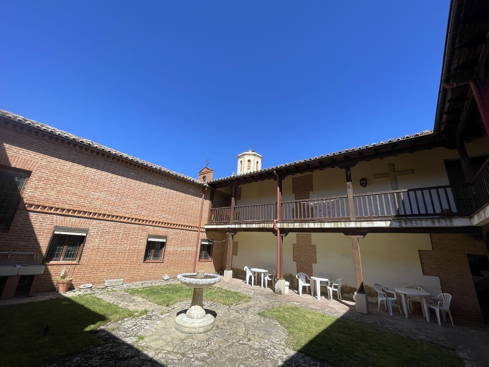 Albergue de la Santa Cruz photo 10, albergue accommodation in Sahagún on the Camino Frances