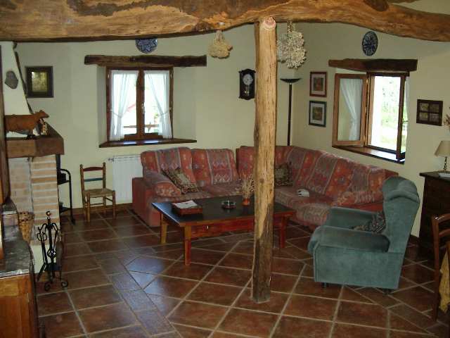 Casa Rural Ekain photo 2, pension accommodation in Lintzoain on the Camino Frances