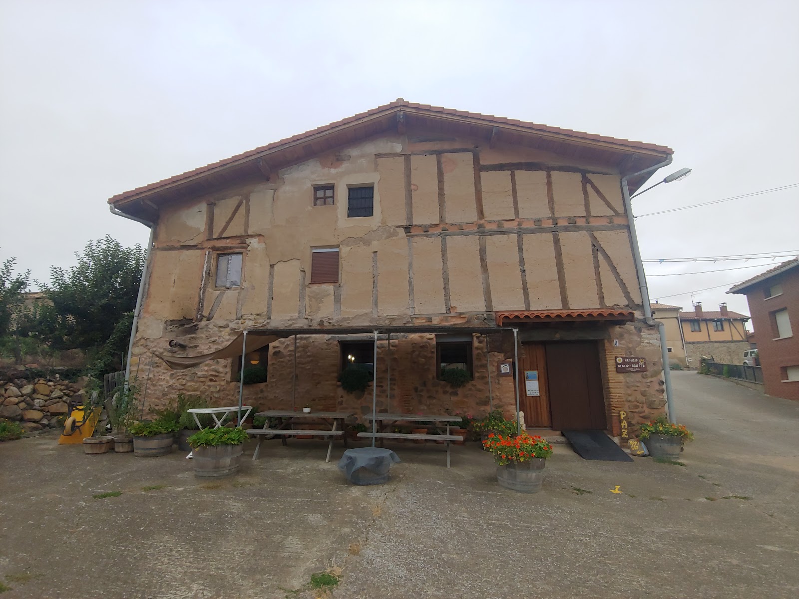 La Casa del Herrero, albergue accommodation in Viloria de Rioja on the Camino Frances