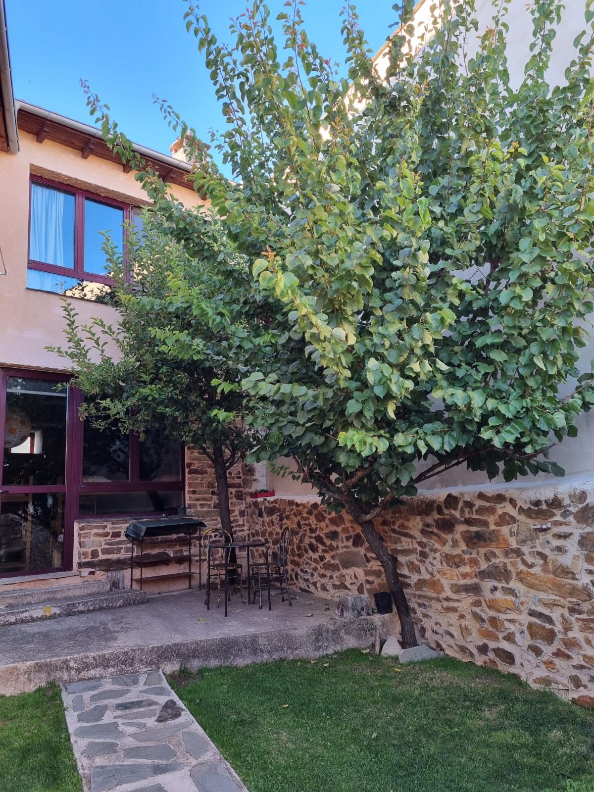 Albergue Gabino photo 10, albergue accommodation in El Ganso on the Camino Frances