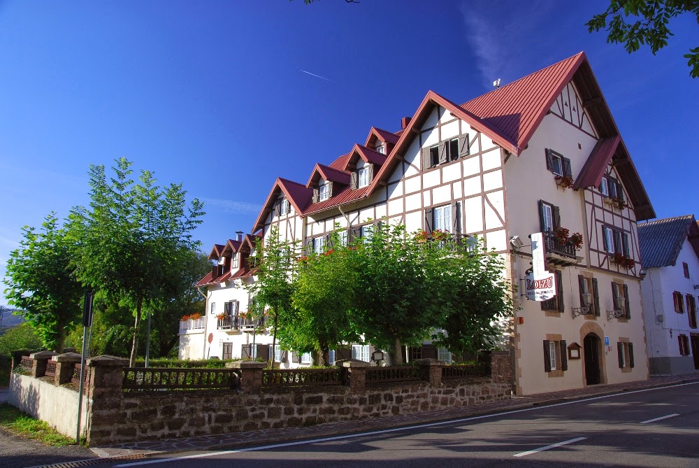 Hotel Loizu, hotel accommodation in Auritz / Burguete on the Camino Frances