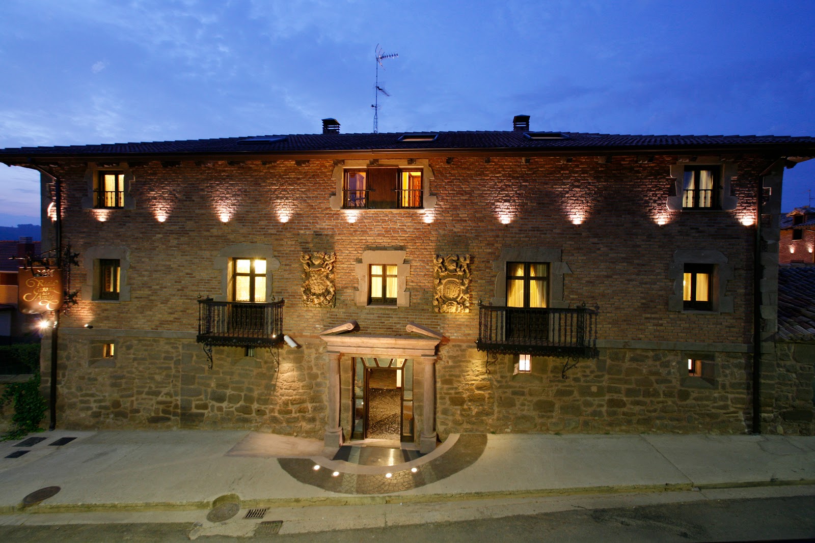 Hotel Boutique Real Casona de las Amas photo 7, hotel accommodation in Azofra on the Camino Frances