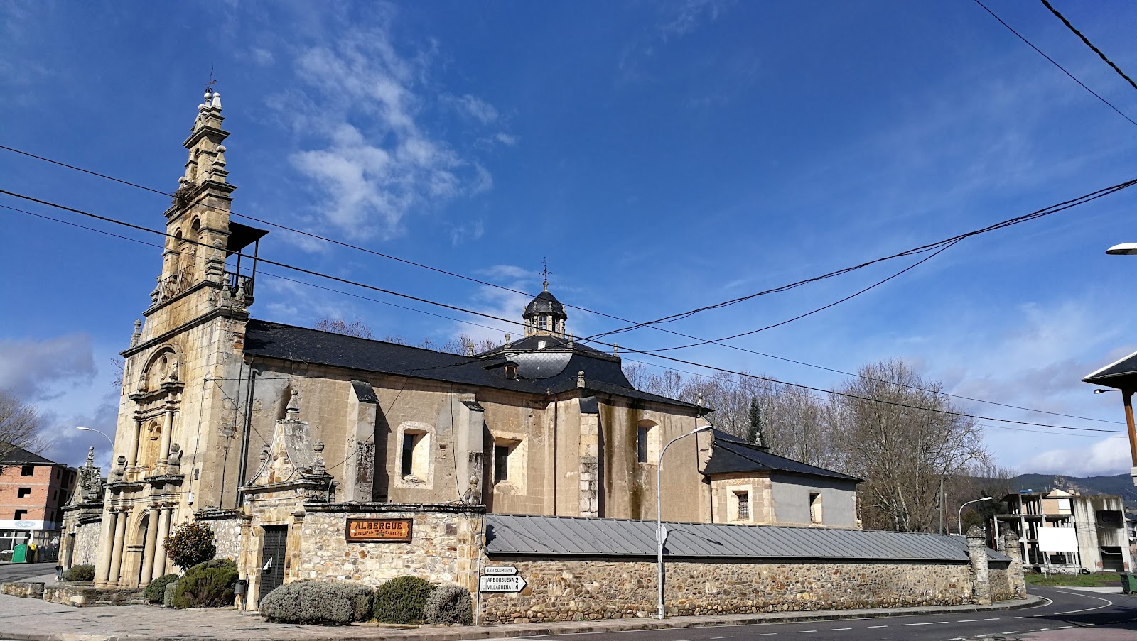 Albergue Vieira, albergue accommodation in San Martin del Camino on the Camino Frances