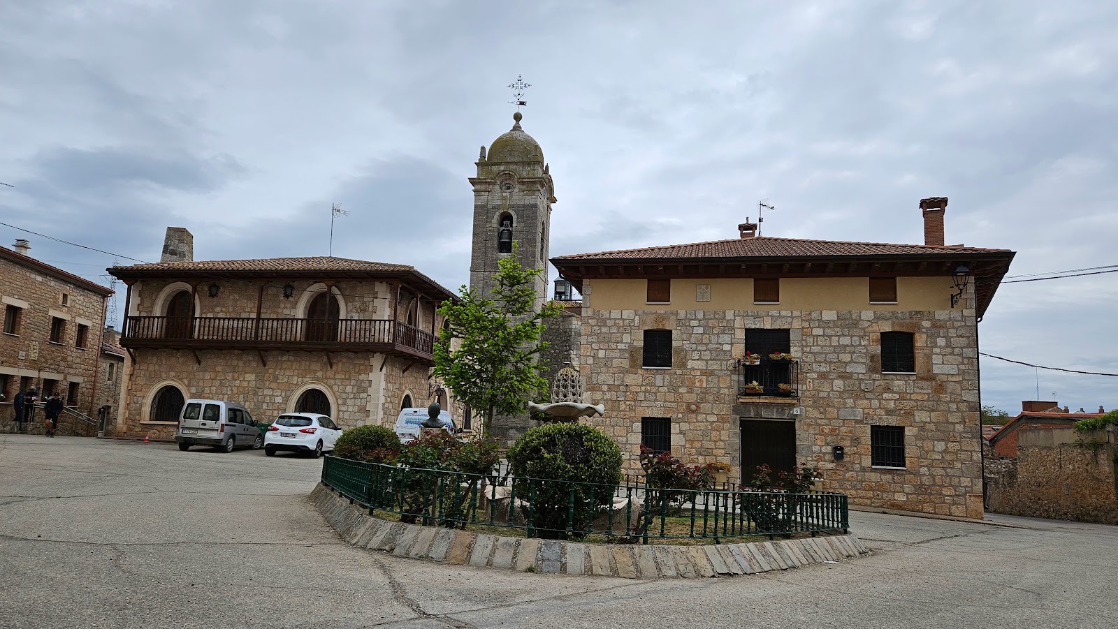 Albergue Santa Marina y Santiago photo 2, albergue accommodation in Rabé de las Calzadas on the Camino Frances