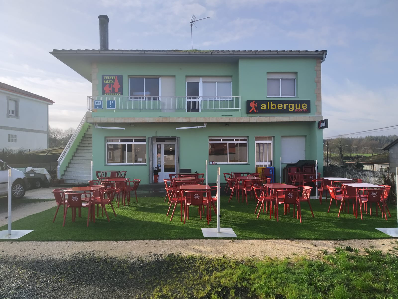 Albergue Fuente Saleta, albergue accommodation in Boente on the Camino Frances