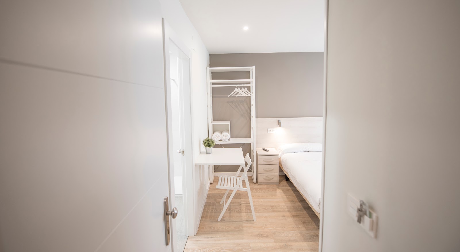 Happy Hostal Carrales | Alojamiento en el Centro de Burgos photo 7, pension accommodation in Burgos on the Camino Frances