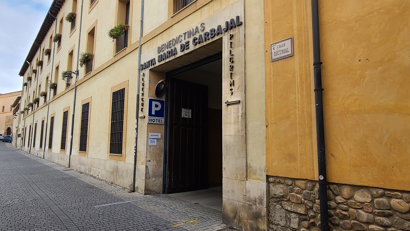 Albergue at the Benedictine Sisters Convent photo 2, albergue accommodation in León on the Camino Frances