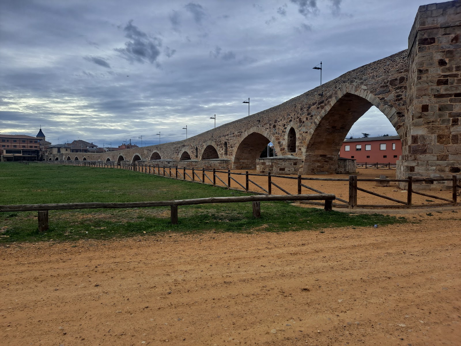 Puente de Órbigo photo 5, albergue accommodation in Hospital de Orbigo on the Camino Frances