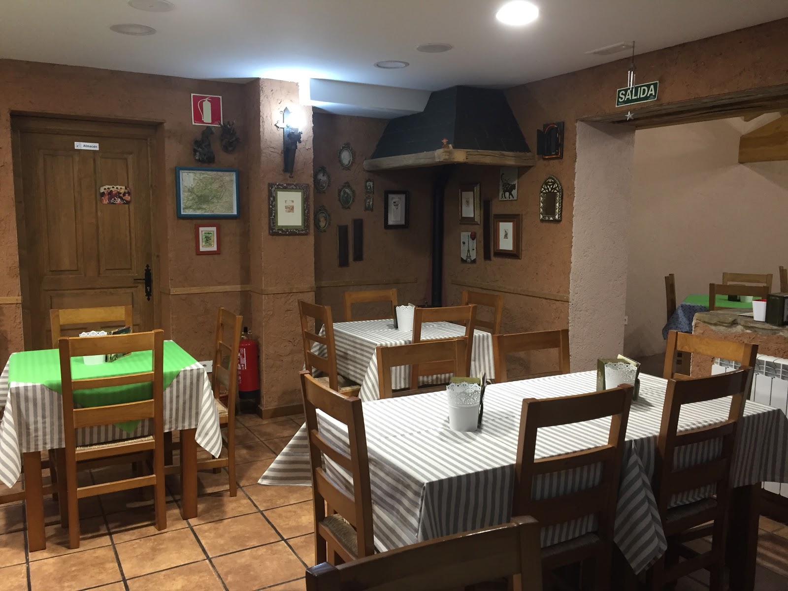 Hostal-Restaurante y tienda El Trasgu de Foncebadón photo 8, pension accommodation in Foncebadón on the Camino Frances
