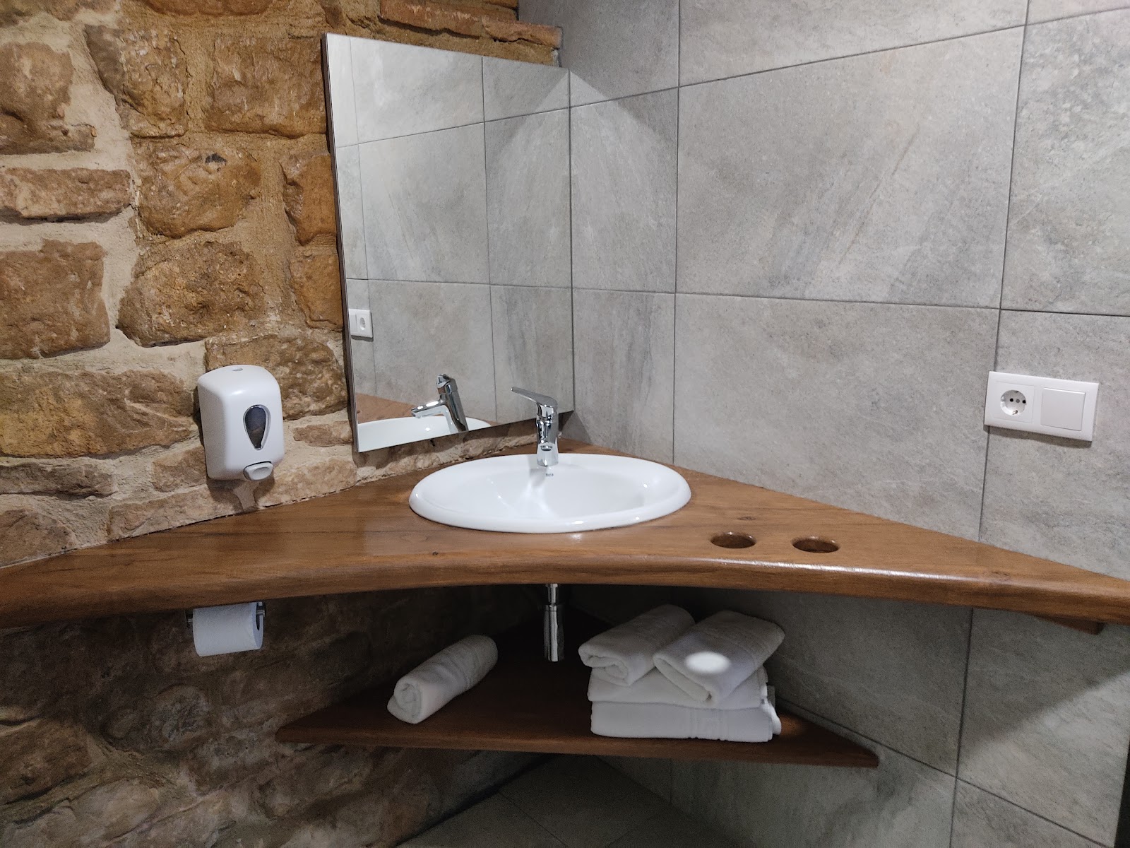 Hostal Suetxe photo 3, pension accommodation in Los Arcos on the Camino Frances