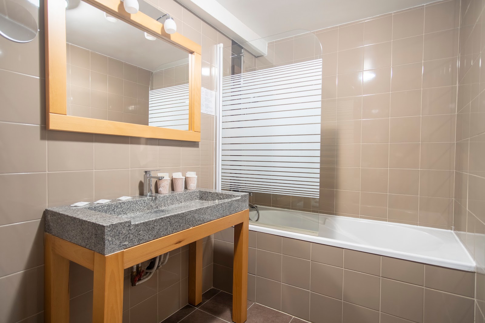 Restaurant Hotel Itzalpea photo 3, hotel accommodation in St Jean Pied de Port on the Camino Frances