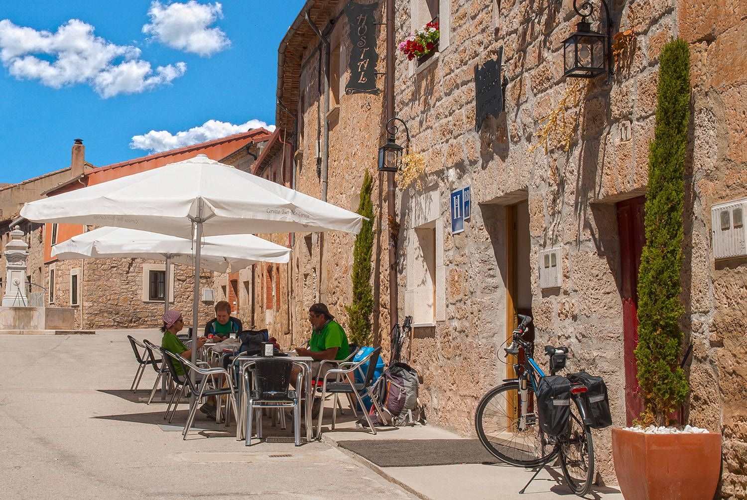 Restaurante-Hostal Fuente de Rabé, pension accommodation in Rabé de las Calzadas on the Camino Frances