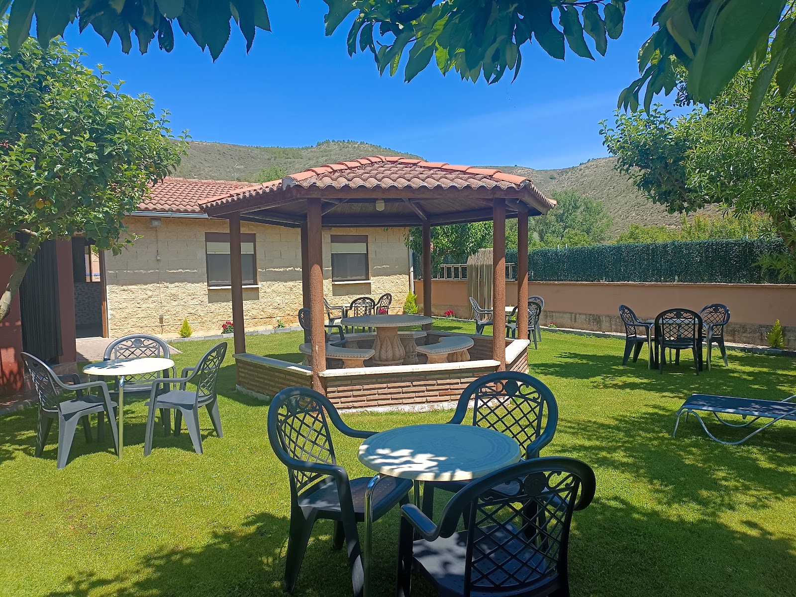 Albergue/Bar/Restaurante Tosantos, albergue accommodation in Tosantos on the Camino Frances