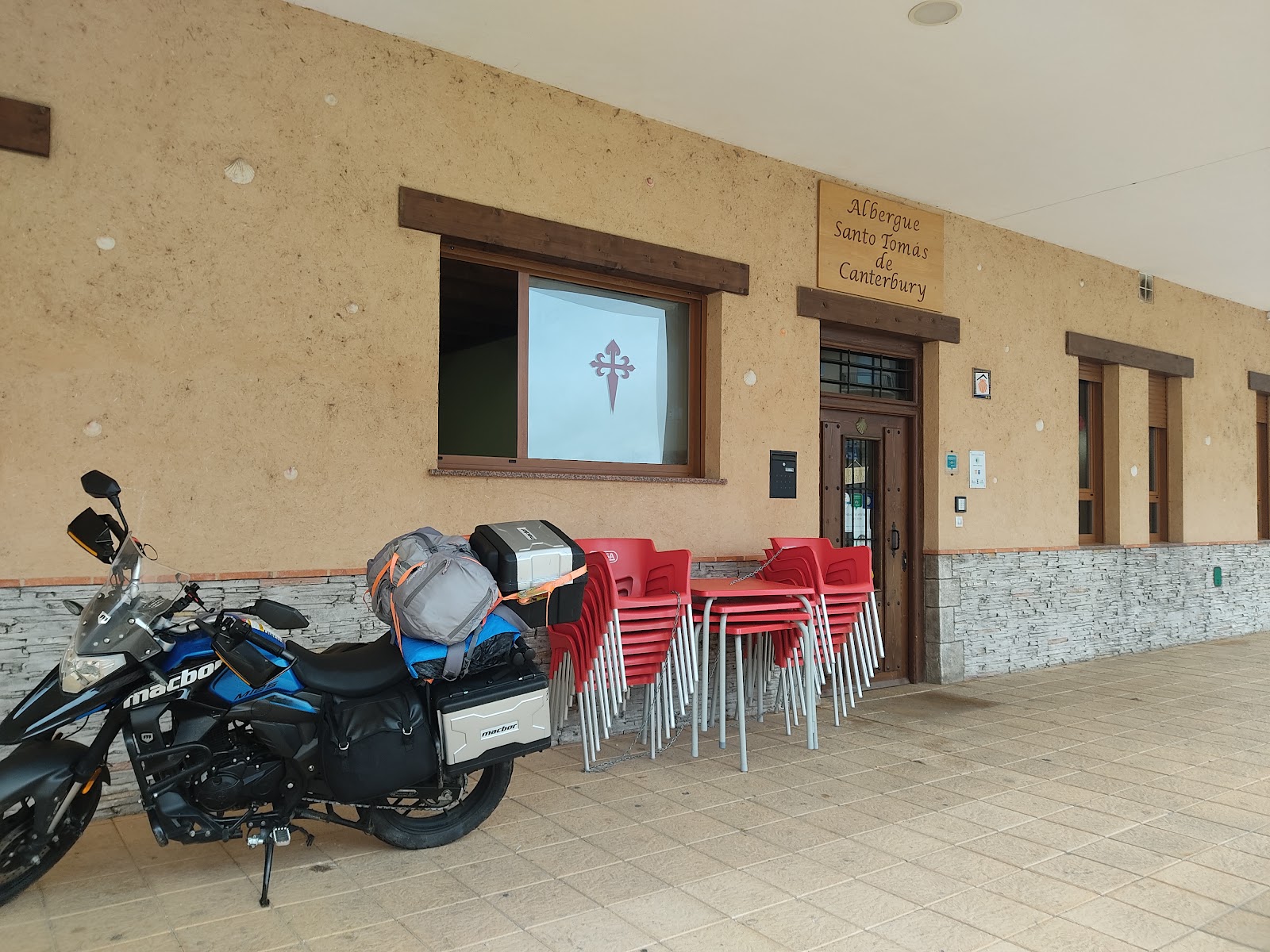 Albergue Santo Tomás de Canterbury, albergue accommodation in León on the Camino Frances