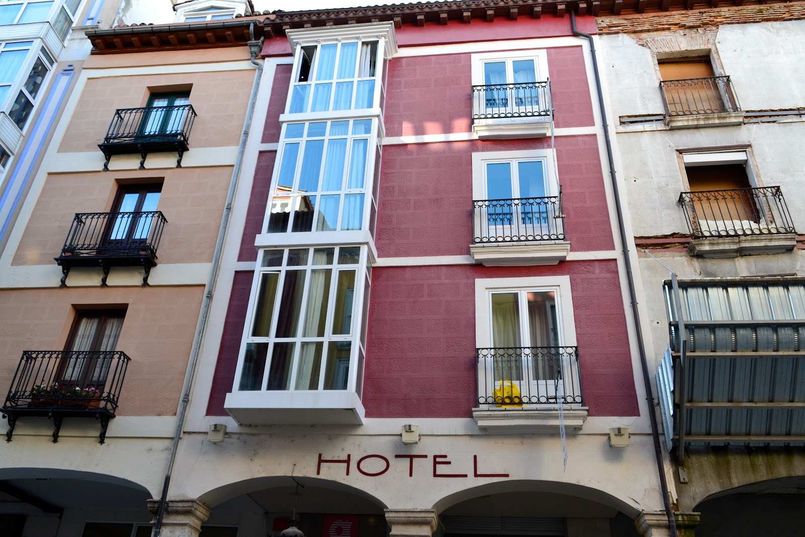 Hotel Alda Entrearcos, hotel accommodation in Burgos on the Camino Frances