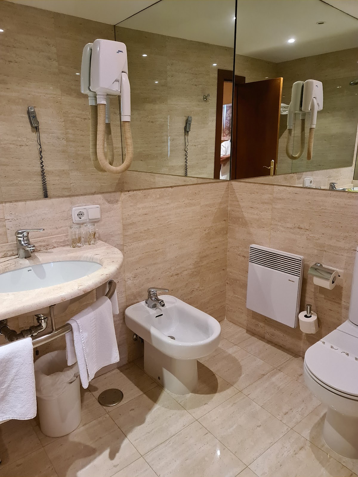 Hotel Cordón photo 10, hotel accommodation in Burgos on the Camino Frances