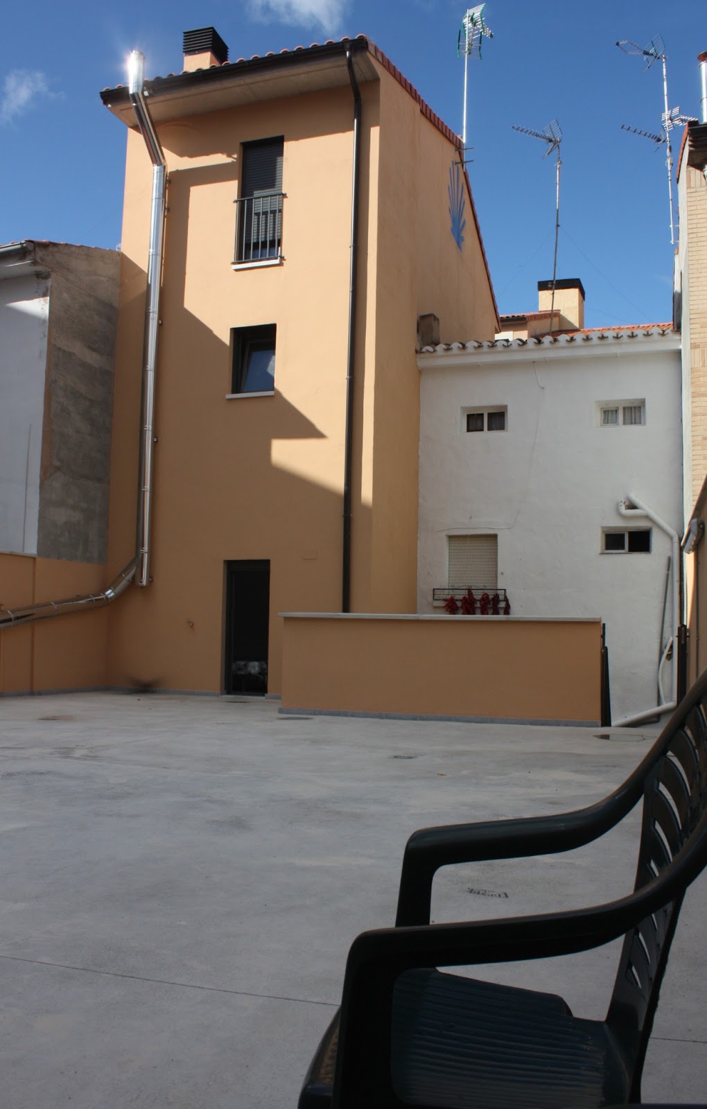 albergue izar photo 7, albergue accommodation in Viana on the Camino Frances