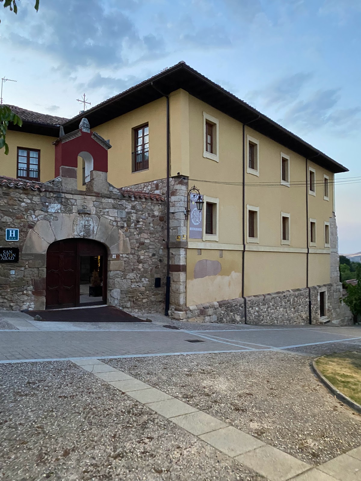 Hotel Restaurante San Antón Abad photo 10, hotel accommodation in Villafranca Montes de Oca on the Camino Frances