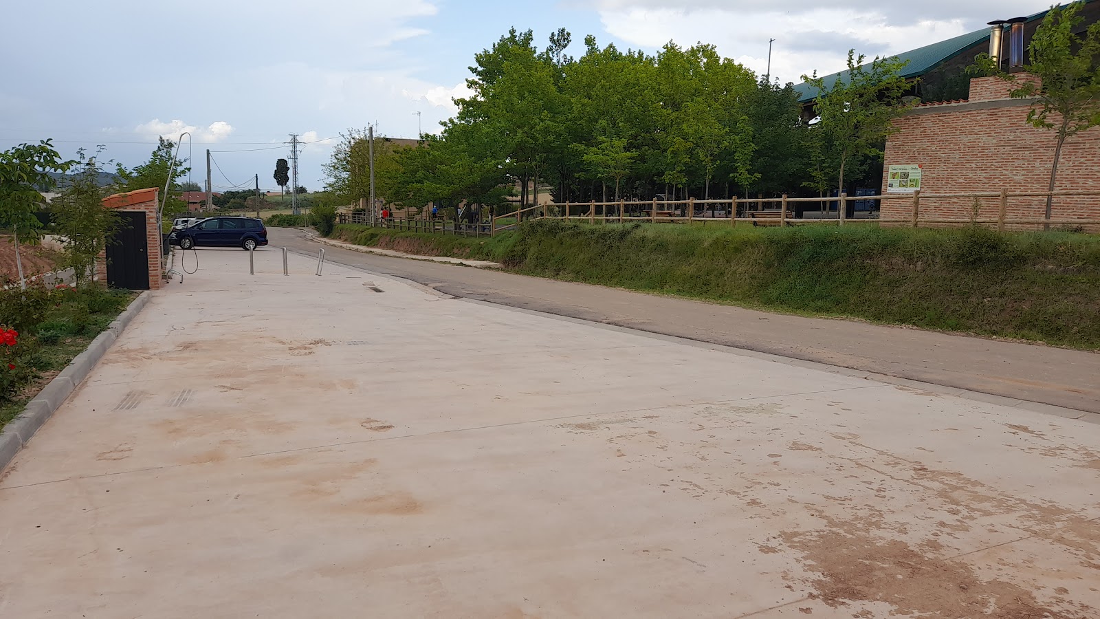 Área de autocaravanas - frontón, municipal accommodation in Ventosa on the Camino Frances