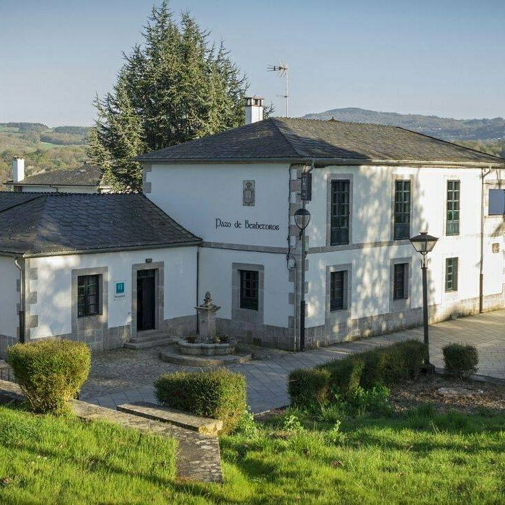 Hotel Pazo de Berbetoros . ABIERTA TEMPORADA 2025, hotel accommodation in Portomarin on the Camino Frances