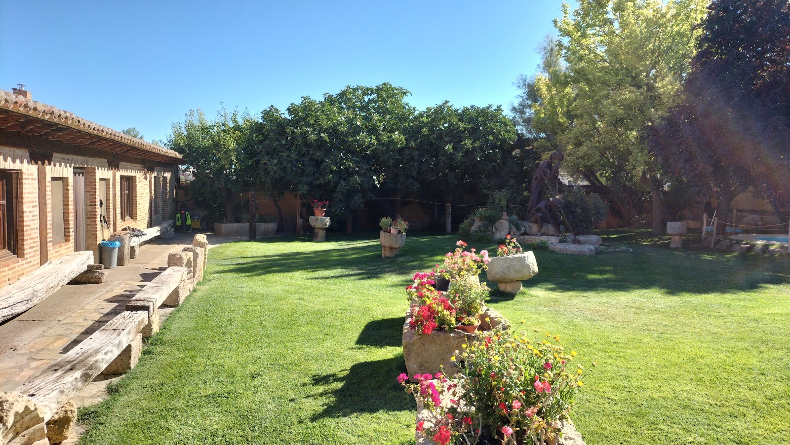 En el camino photo 10, hotel accommodation in Boadilla del Camino on the Camino Frances