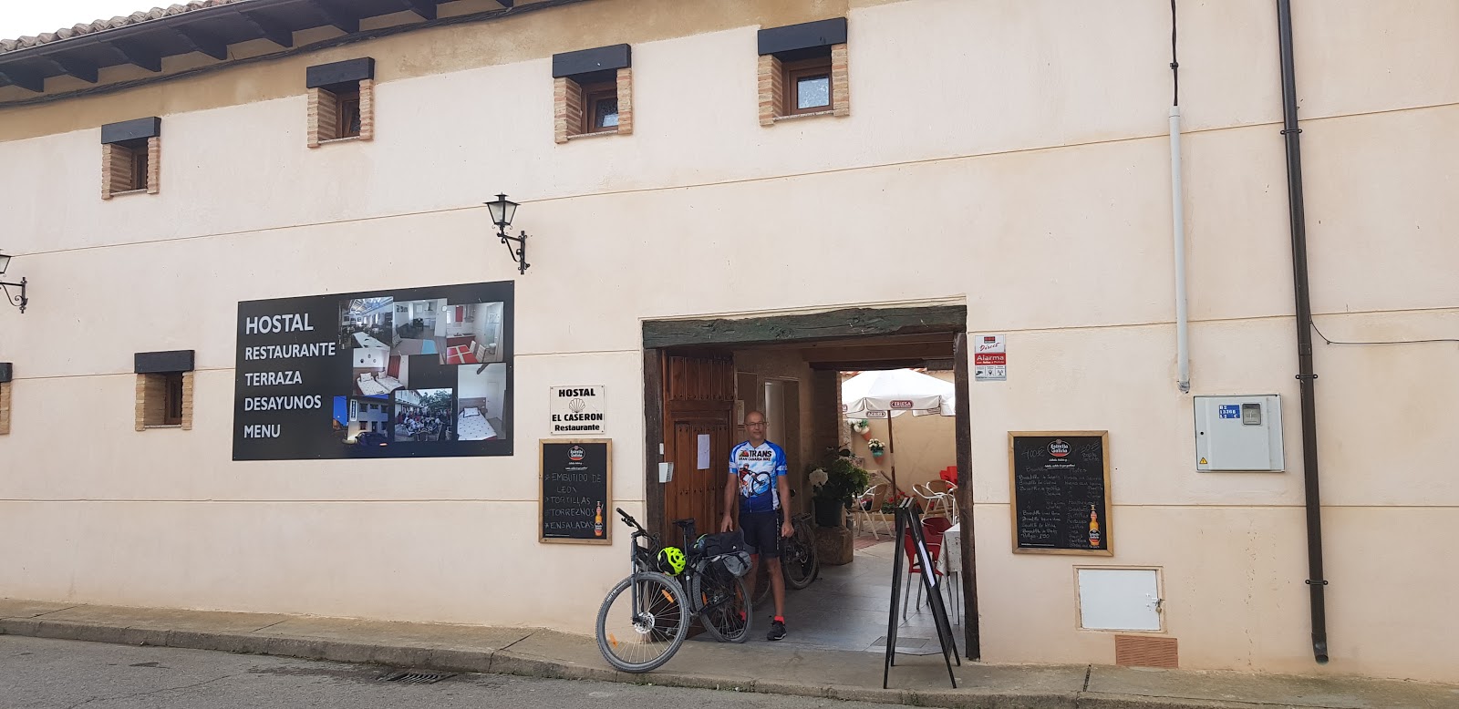 Hostal El Caserón, pension accommodation in Arcahueja on the Camino Frances