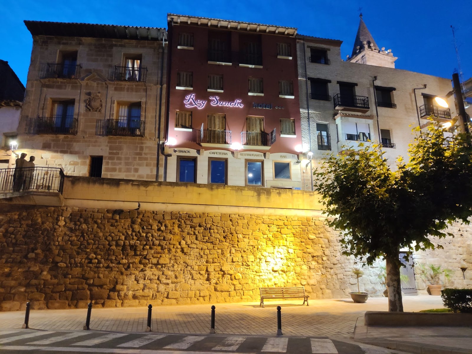 Hotel Rey Sancho, hotel accommodation in Navarrete on the Camino Frances