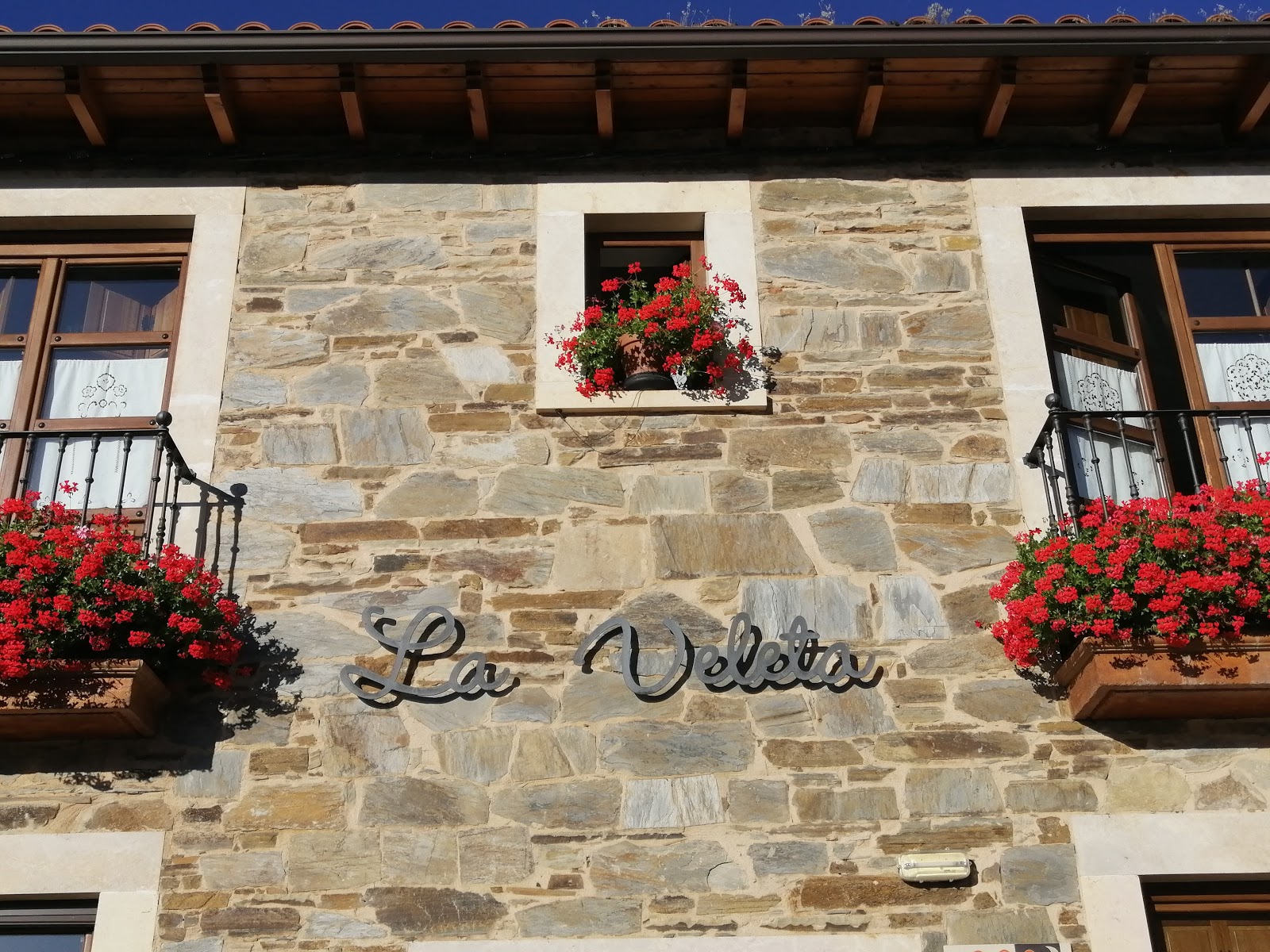 Hotel Rural LA VELETA photo 3, hotel accommodation in Murias de Rechivaldo on the Camino Frances