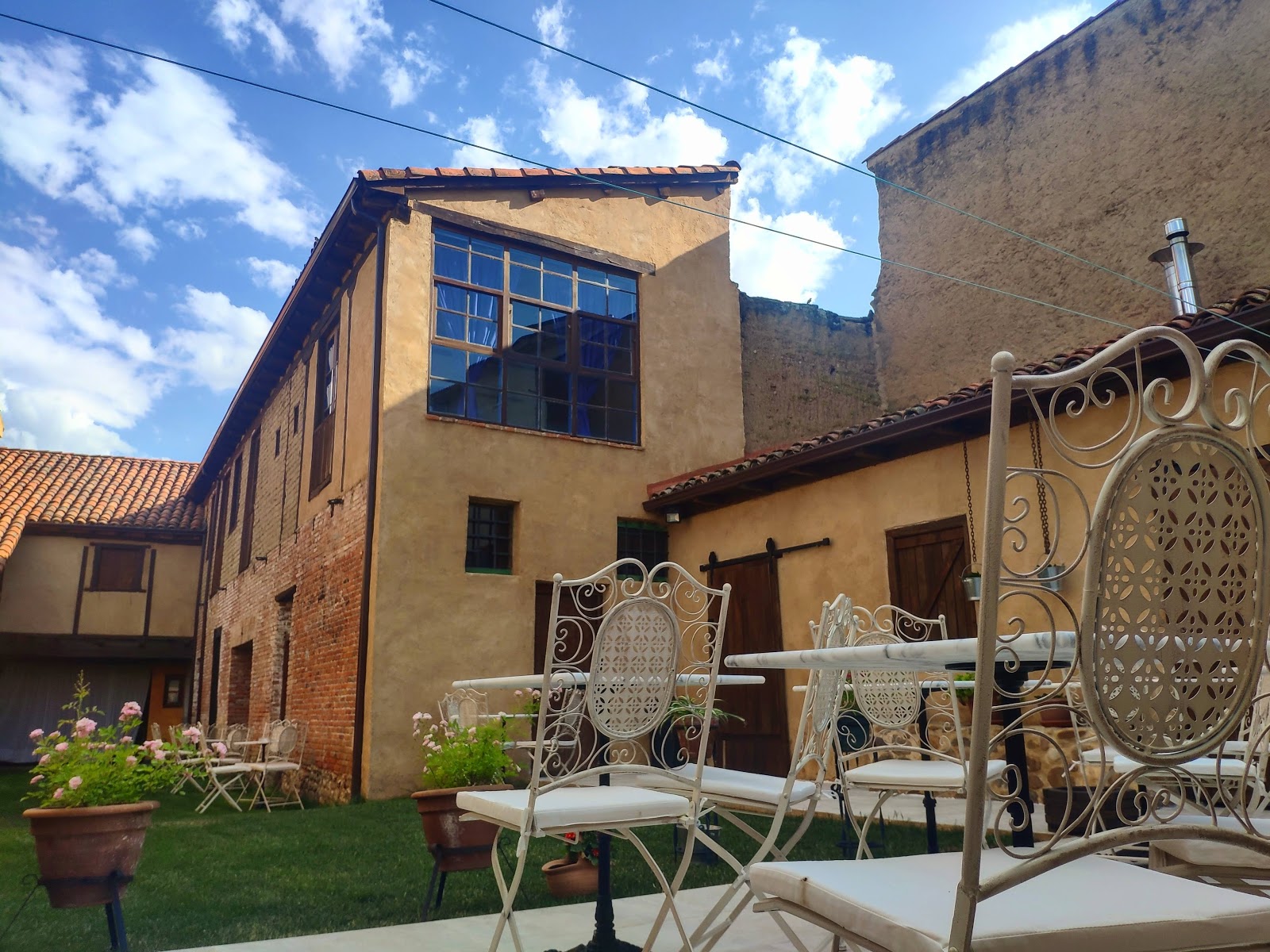 Albergue Hostel Casa de los Hidalgos, albergue accommodation in Hospital de Orbigo on the Camino Frances