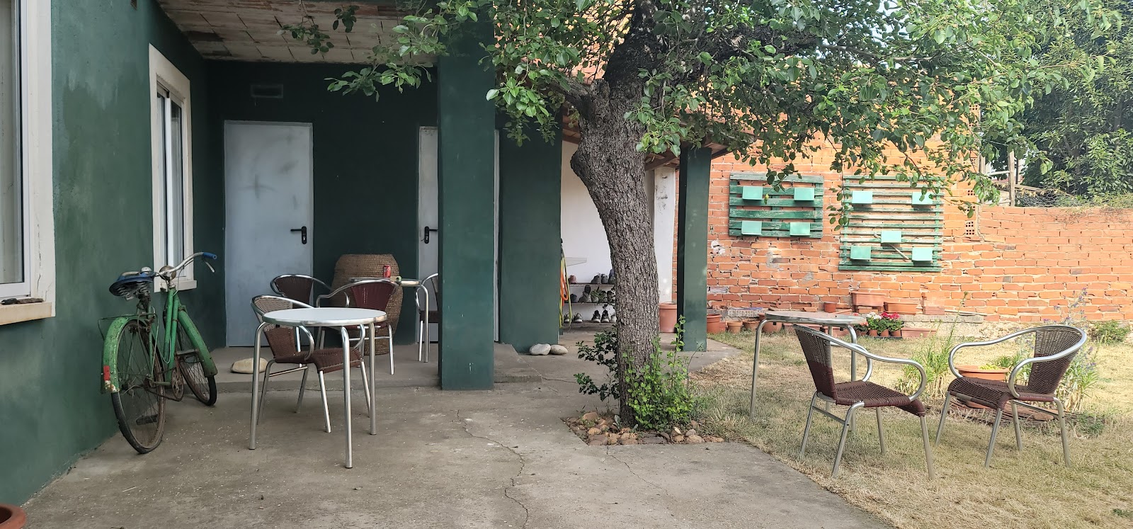 Albergue Peregrinos La Casa Verde photo 5, albergue accommodation in San Martin del Camino on the Camino Frances