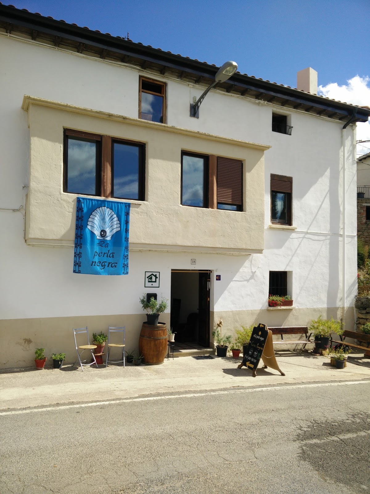 La Perla Negra, Perigrino lodging., albergue accommodation in Azqueta on the Camino Frances
