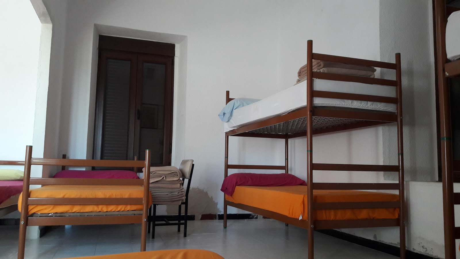 La Escuela Albergue, municipal accommodation in Murias de Rechivaldo on the Camino Frances