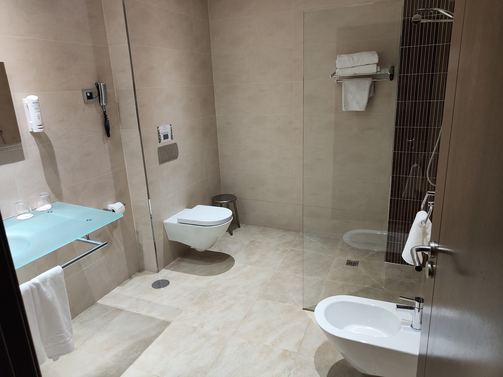 Leon Hotel Spa Paris photo 4, hotel accommodation in León on the Camino Frances