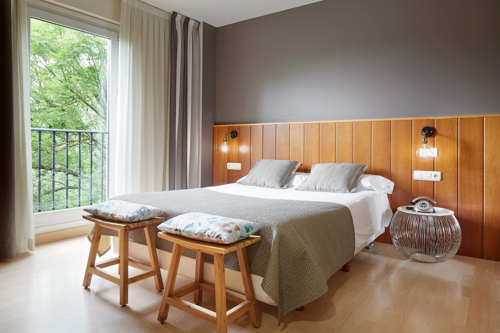 Hotel junto a Pamplona Hotel Iriguibel, hotel accommodation in Huarte on the Camino Frances