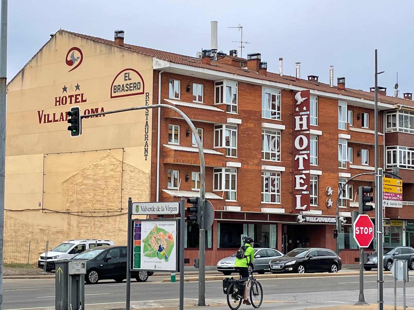 Hotel VillaPaloma, hotel accommodation in La Virgen del Camino on the Camino Frances
