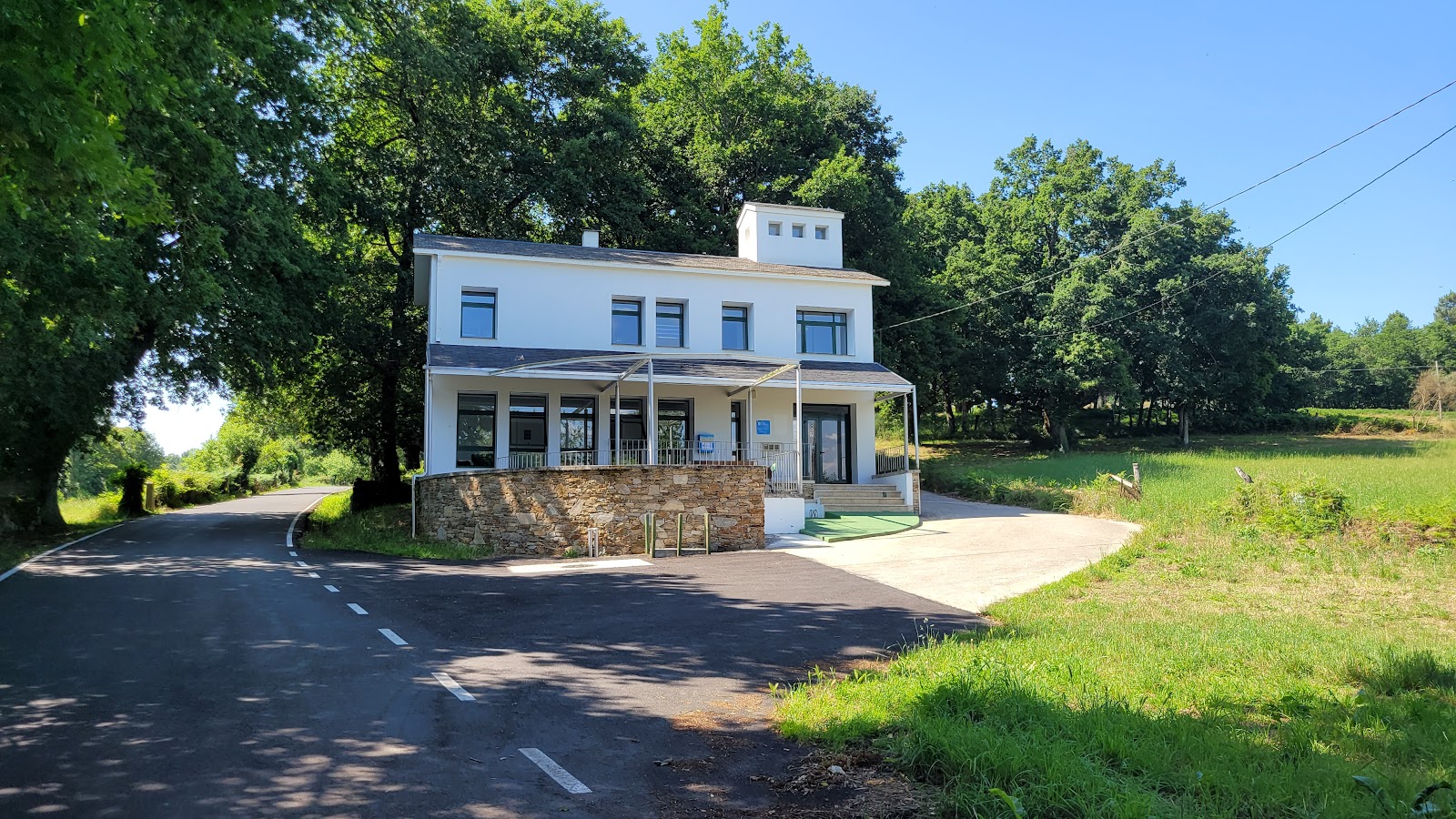 Albergue de peregrinos de Barbadelo, albergue accommodation in Barbadelo on the Camino Frances