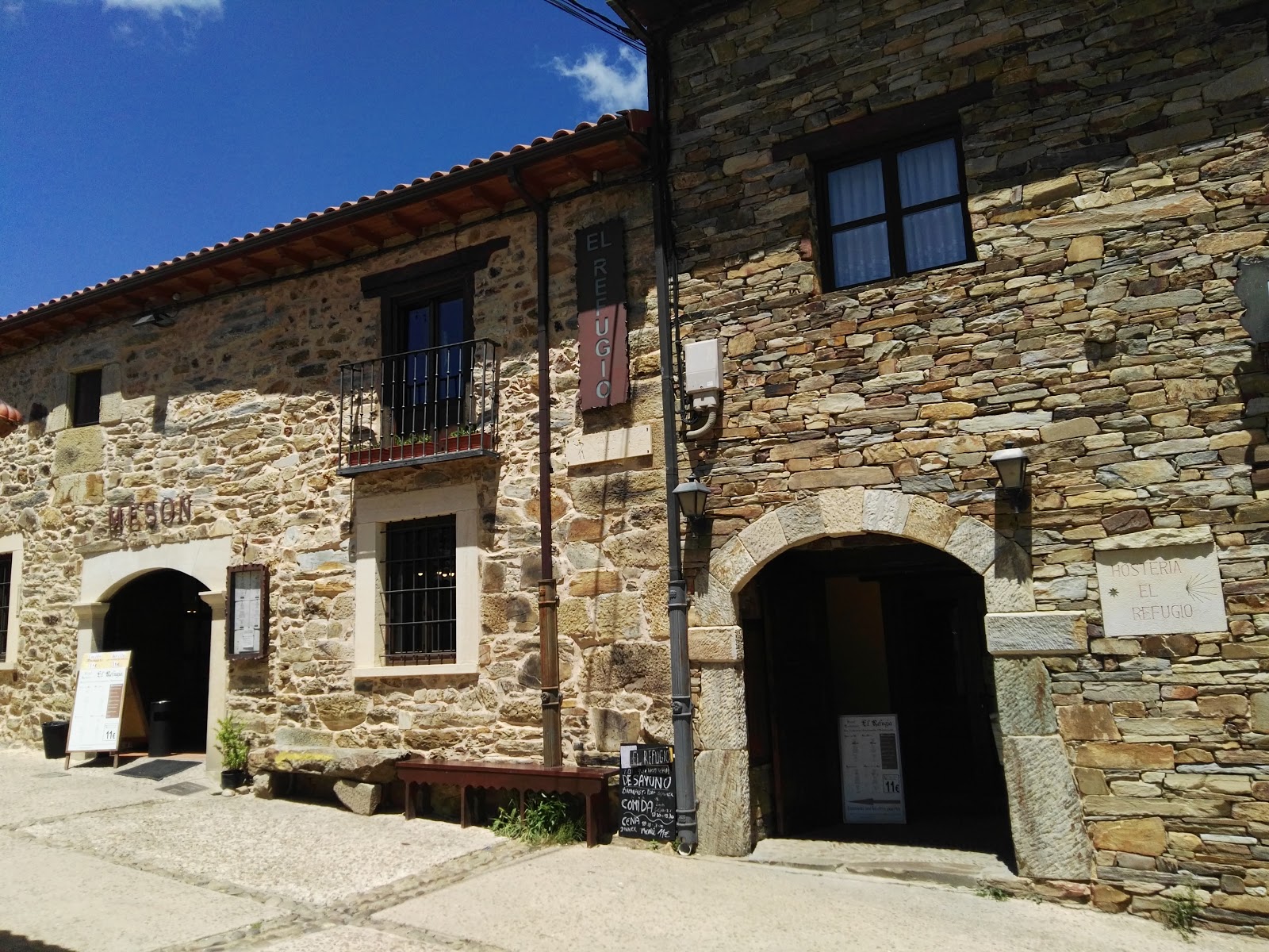 El Refugio Hosteria, hotel accommodation in Rabanal del Camino on the Camino Frances