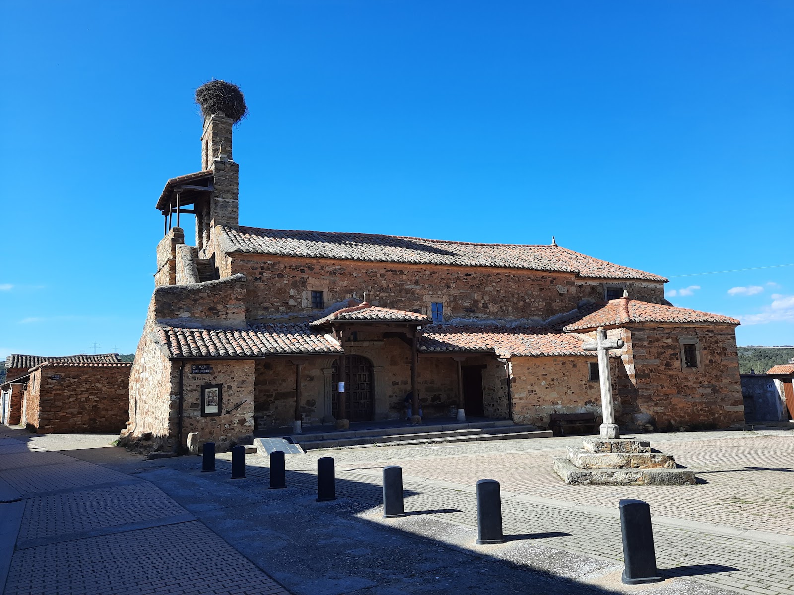 Hotel Rural LA VELETA, hotel accommodation in Murias de Rechivaldo on the Camino Frances