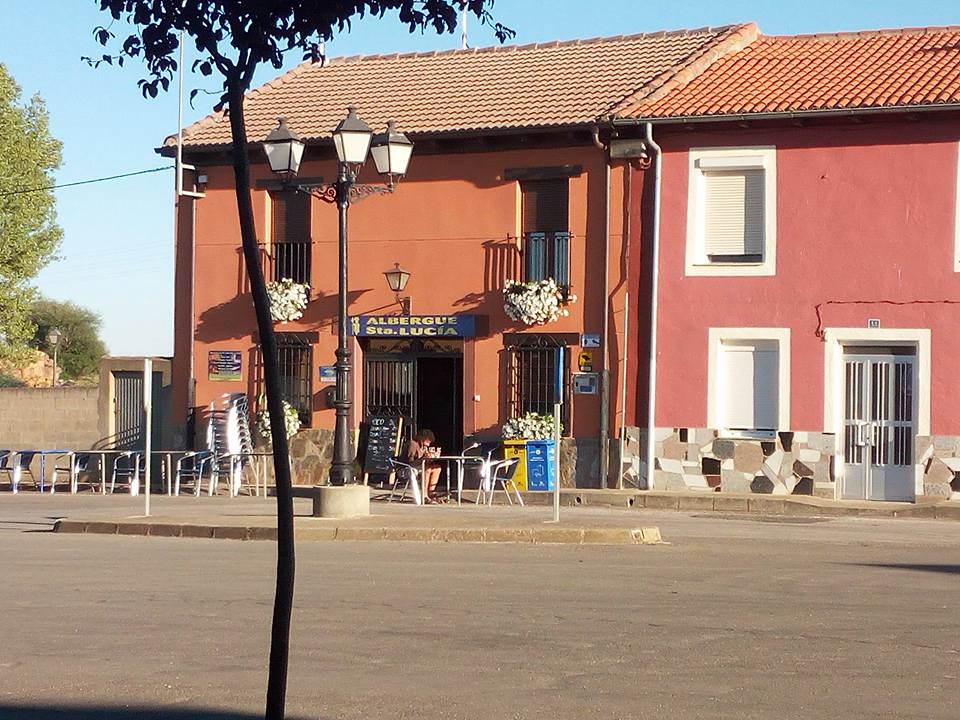 Albergue Santa Lucía, albergue accommodation in Villavante on the Camino Frances
