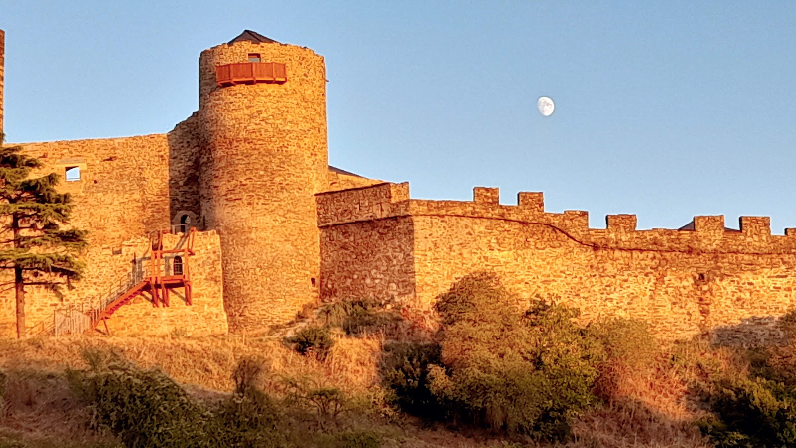 Hostal San Miguel, pension accommodation in Ponferrada on the Camino Frances