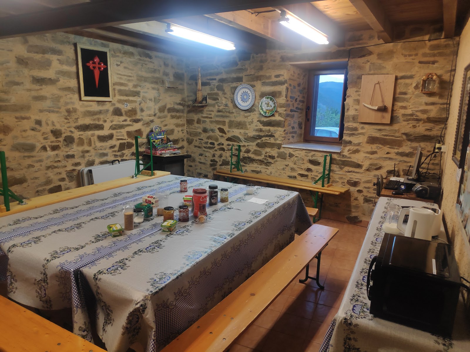 Albergue Parroquial Apostol Santiago photo 3, albergue accommodation in El Acebo on the Camino Frances