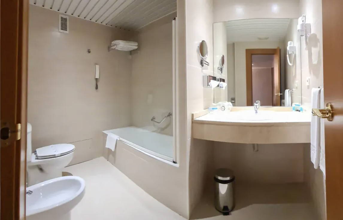 Hotel Los Bracos photo 4, hotel accommodation in Logroño on the Camino Frances
